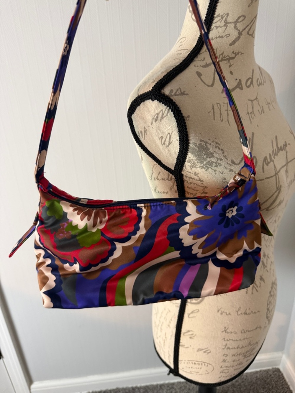 Vera Bradley Floral Multicolor Shoulder Bag in Bossanova Bold theme - Picture 3 of 3
